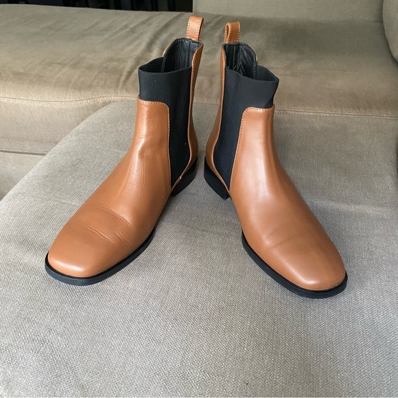 Everlane The Italian Leather Square Toe Chelsea Boot - Like New condition - Picture 3 of 8